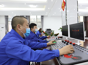 2020年末，龍煤集團推動新舊動能轉(zhuǎn)換，加快智能化礦山建設(shè)步伐，龍煤雞西礦業(yè)公司東山煤礦智能化工作面投產(chǎn)。