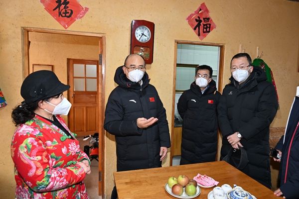 許勤走訪雪鄉民宿客棧