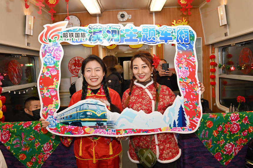 “大花”鋪位、凍梨擺桌 哈鐵首列東北民俗文化主題列車啟程