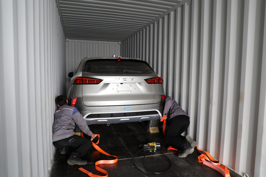 黑龍江首列國產新能源商品汽車中歐班列啟程