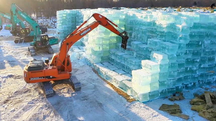 哈爾濱冰雪大世界啟動存冰工作