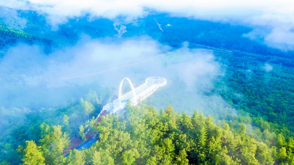 伊春九峰山養心谷“天空之鏡”觀景臺。伊春市委宣傳部供圖