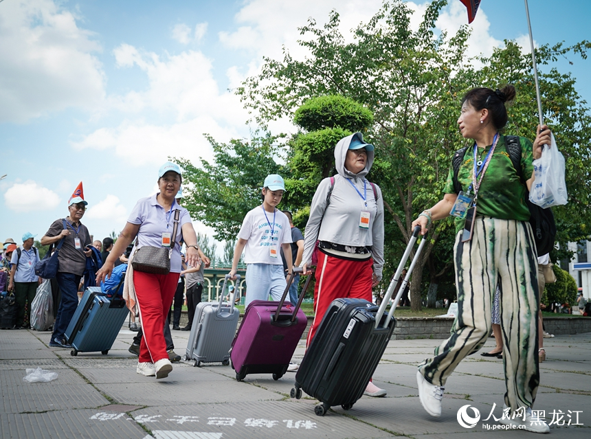 黑龍江開(kāi)行今年首趟新疆旅游專列