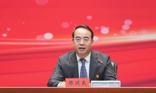 黑龍江省委教育工委常務(wù)副書記、省教育廳廳長陳延良。劉心楊攝