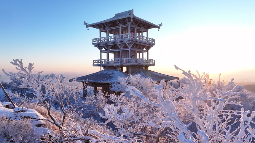 黑龍江饒河：大頂子山披銀妝
