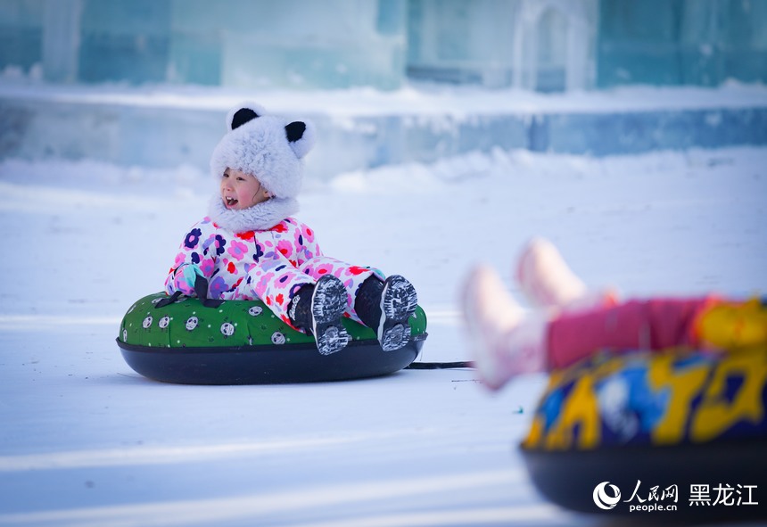 新春走基層｜喜迎亞冬會 哈爾濱市民暢享冰雪運動