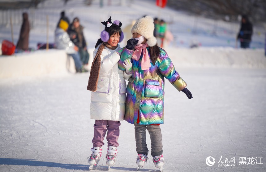 新春走基層｜喜迎亞冬會 哈爾濱市民暢享冰雪運動