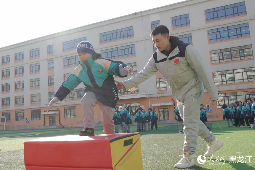 哈爾濱市繼紅小學校開學。人民網 徐成龍攝