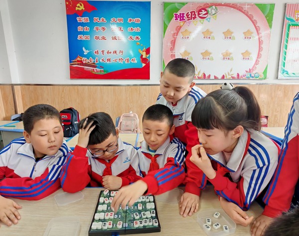 教室變身棋類益智比拼場(chǎng)。黑龍江省教育廳供圖