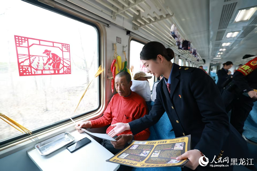 農(nóng)機(jī)講堂搬上車 黑龍江“插秧專列”再出發(fā)