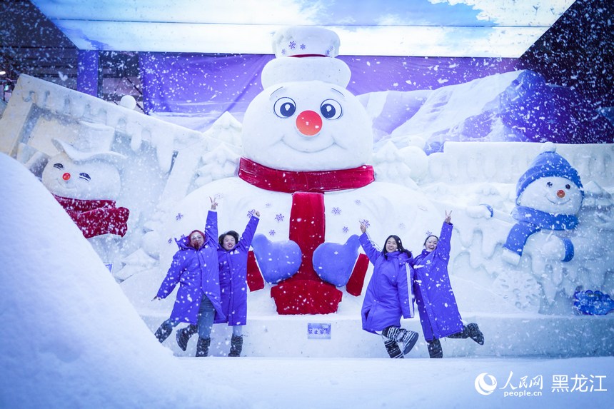 夏有涼風(fēng)在冰城｜在這里，看一場“夏日飄雪”