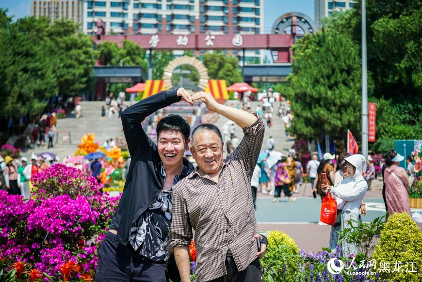 夏有涼風在冰城丨漫步花海 市民“聞香”來