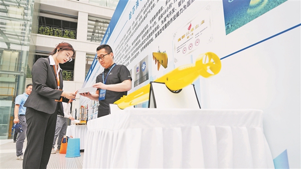 科普互動體驗與科技成果展。 黑龍江日報記者 劉心楊攝