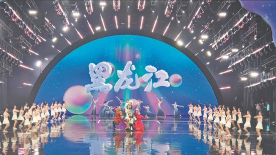 黑龍江代表團(tuán)亮相全國中小學(xué)生藝術(shù)展演活動開幕式。本報記者 趙一諾攝